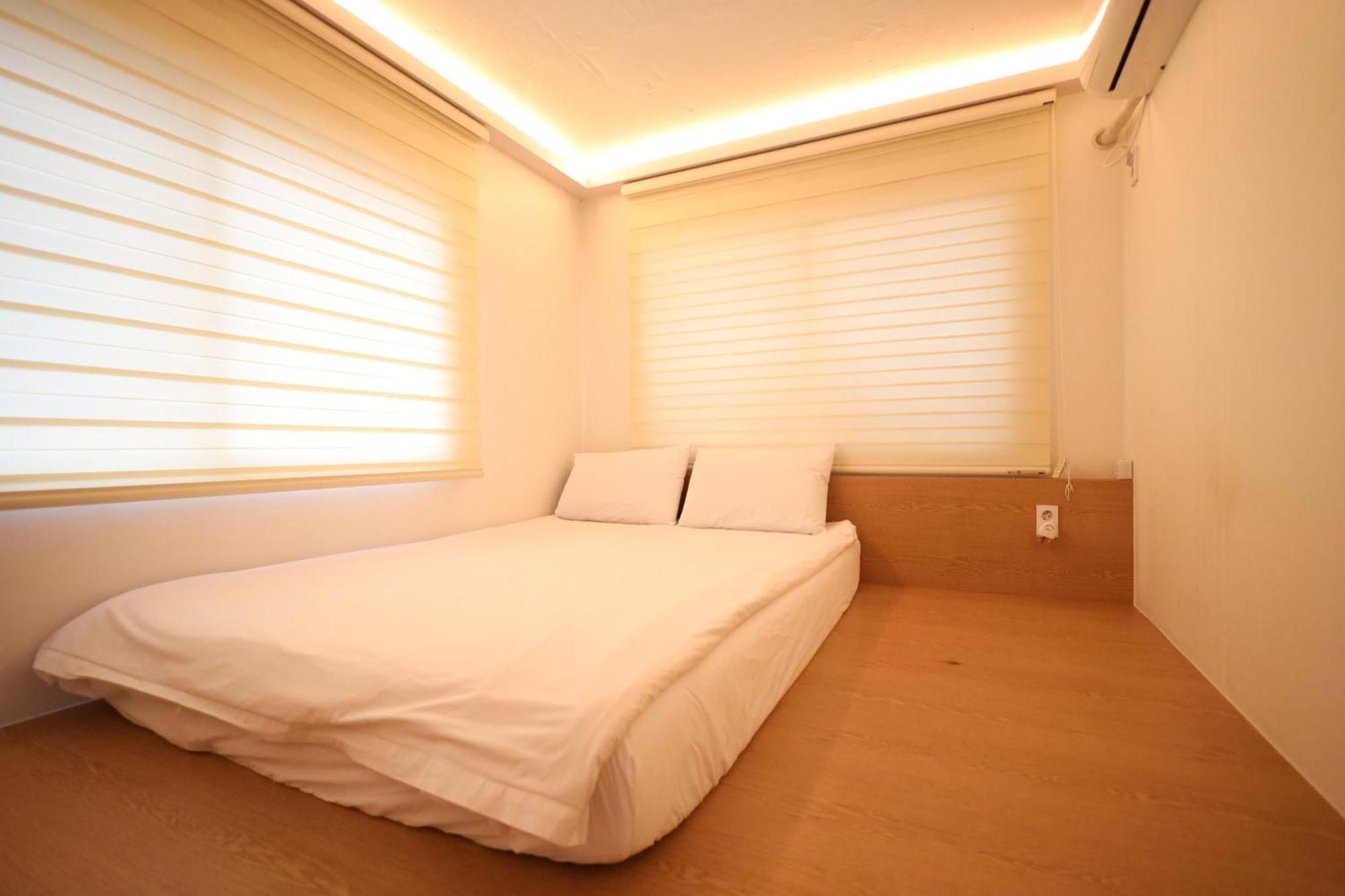 Huayuanhouse Hq In Hongdae Hotel Seoul Exterior photo